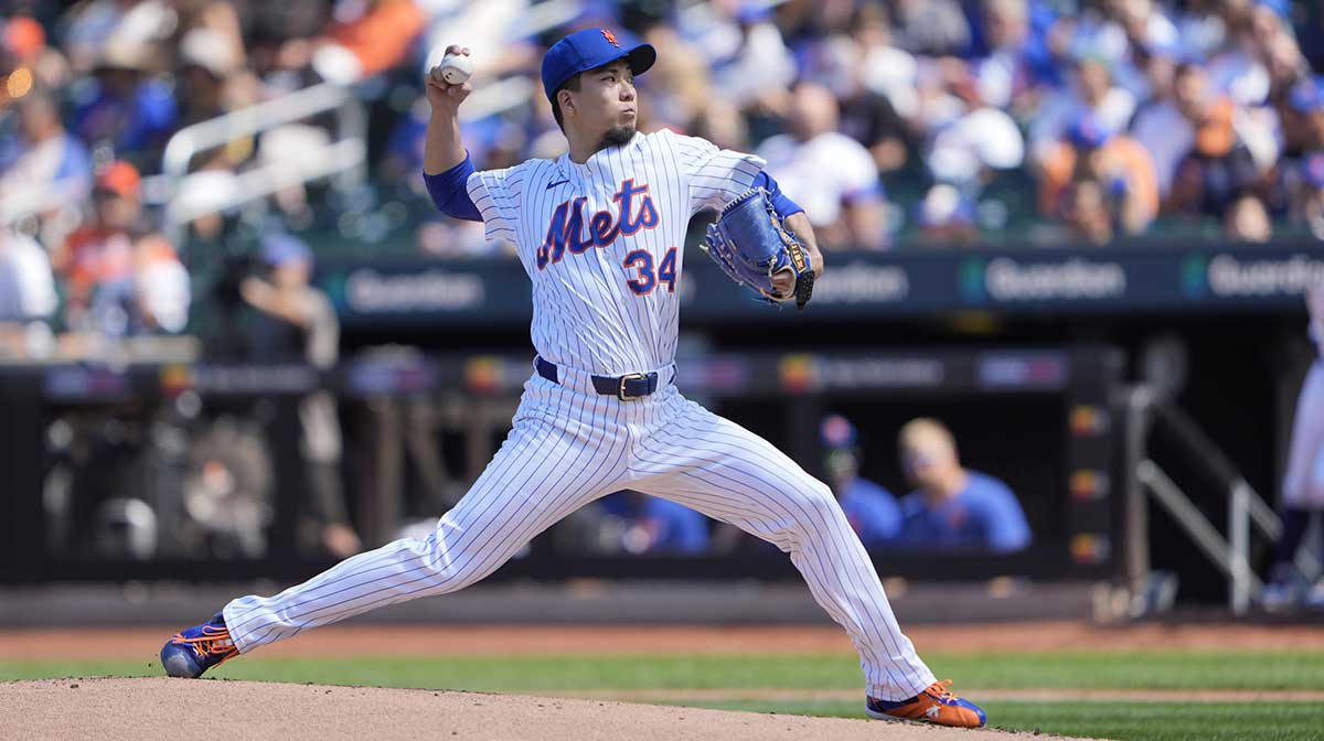 New York Mets pitcher Kodai Senga (34) delivers a pitch against the Miami Marlins during the second inning at Citi Field.