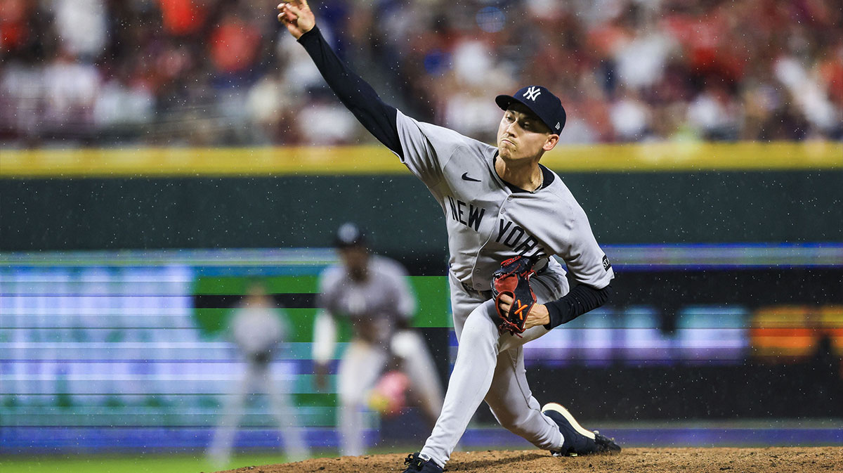 New York Yankees relief pitcher Luke Weaver (30) pitches against the Cincinnati Reds in the eighth inning at Great American Ball Park.