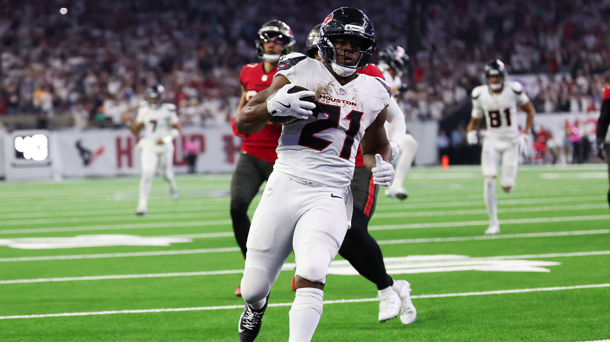 Houston Texans running back Nick Chubb (21) rushes the ball for a touchdown during the fourth quarter against the Tampa Bay Buccaneers at NRG Stadium.