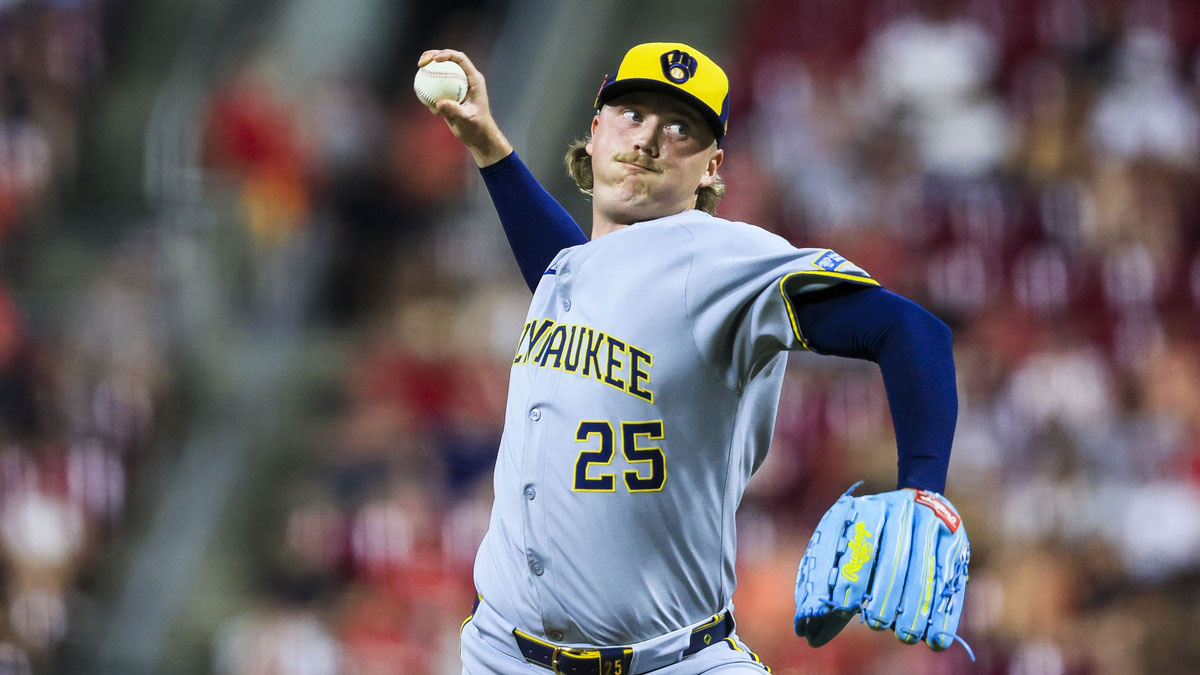 Milwaukee Brewers relief pitcher Nick Mears (25) pitches against the Cincinnati Reds in the eleventh inning at Great American Ball Park.