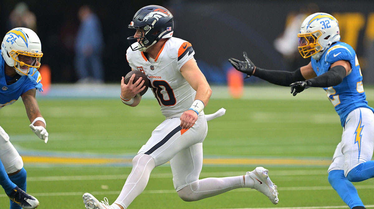 Denver Broncos quarterback Bo Nix (10) runs the ball in the second half against the Los Angeles Chargers at SoFi Stadium.