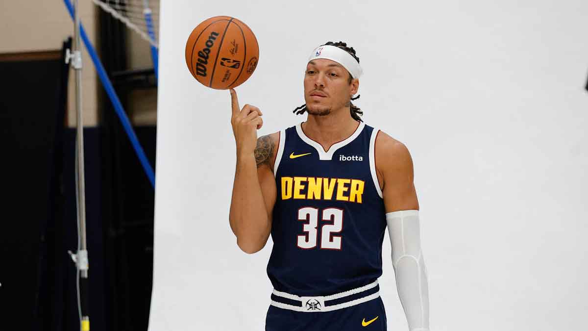 Nuggets player Aaron Gordon (32) poses