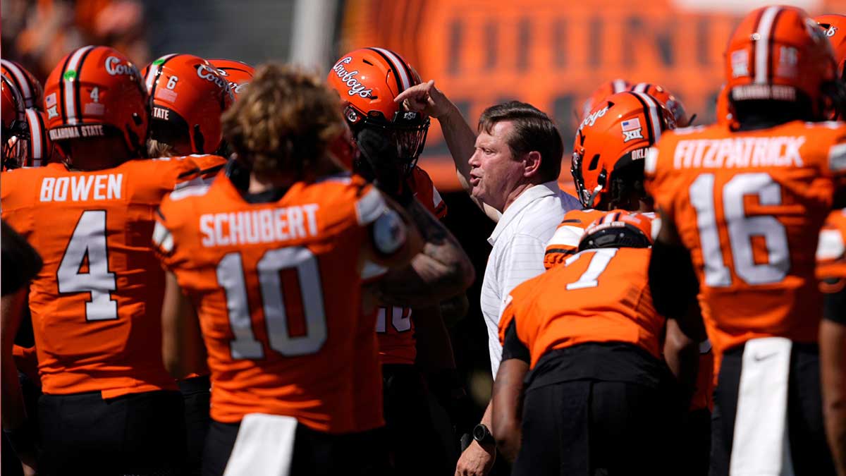 Oklahoma States's Rob Glass huddle with players before the college football game between the Oklahoma State Cowboys and the Baylor Bears.