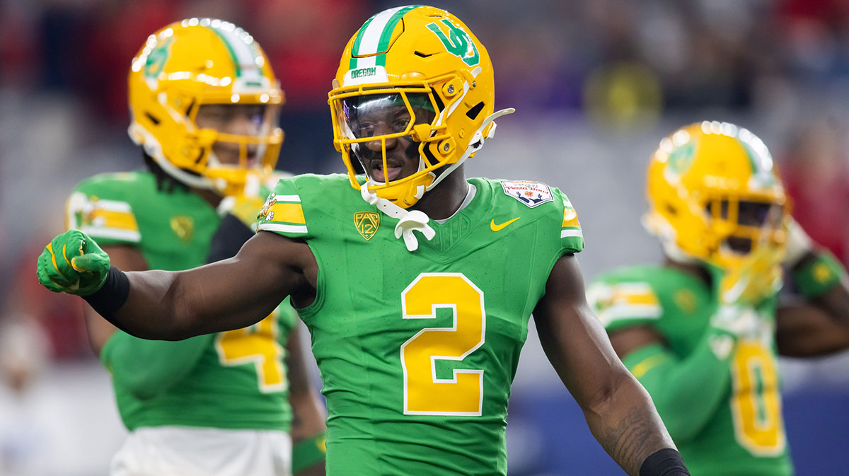 Oregon Ducks linebacker Jeffrey Bassa (2) against the Liberty Flames during the 2024 Fiesta Bowl at State Farm Stadium.