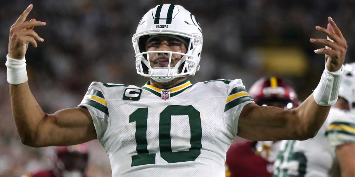 Packers quarterback Jordan Love (10) against the Washington Commanders on Thursday, September 11, 2025, at Lambeau Field in Green Bay, Wi