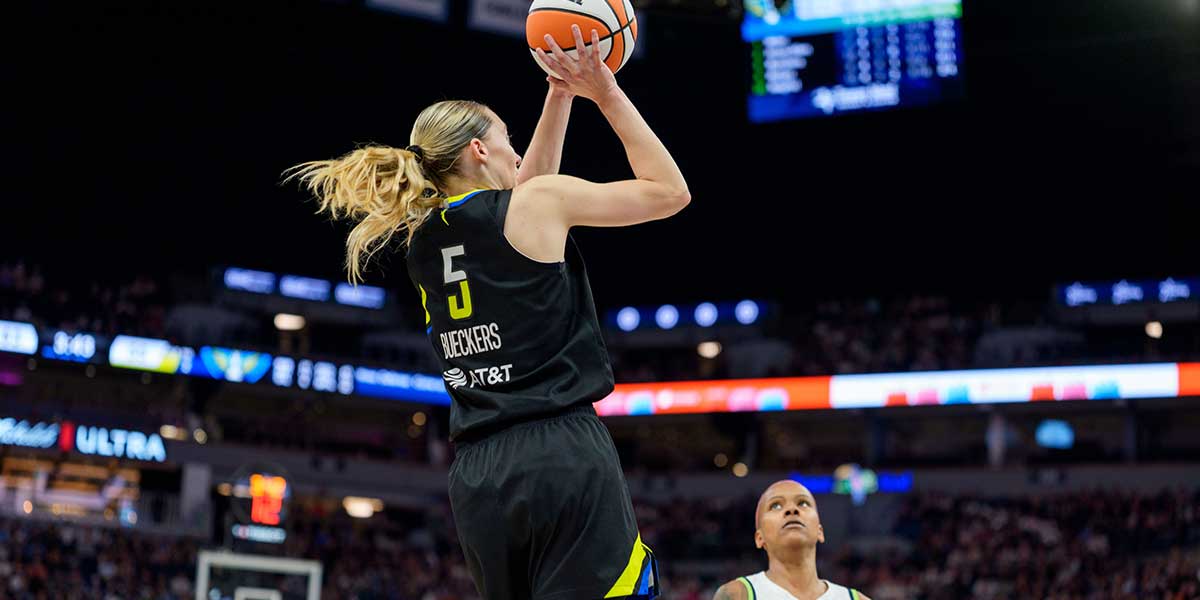 Paige Bueckers becomes Wings’ all-time rookie scoring leader
