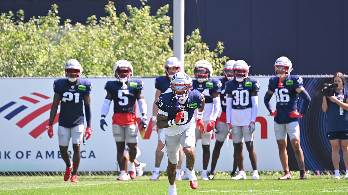New England Patriots cornerback Christian Gonzalez (0) does a drill during training camp at Gillette Stadium.