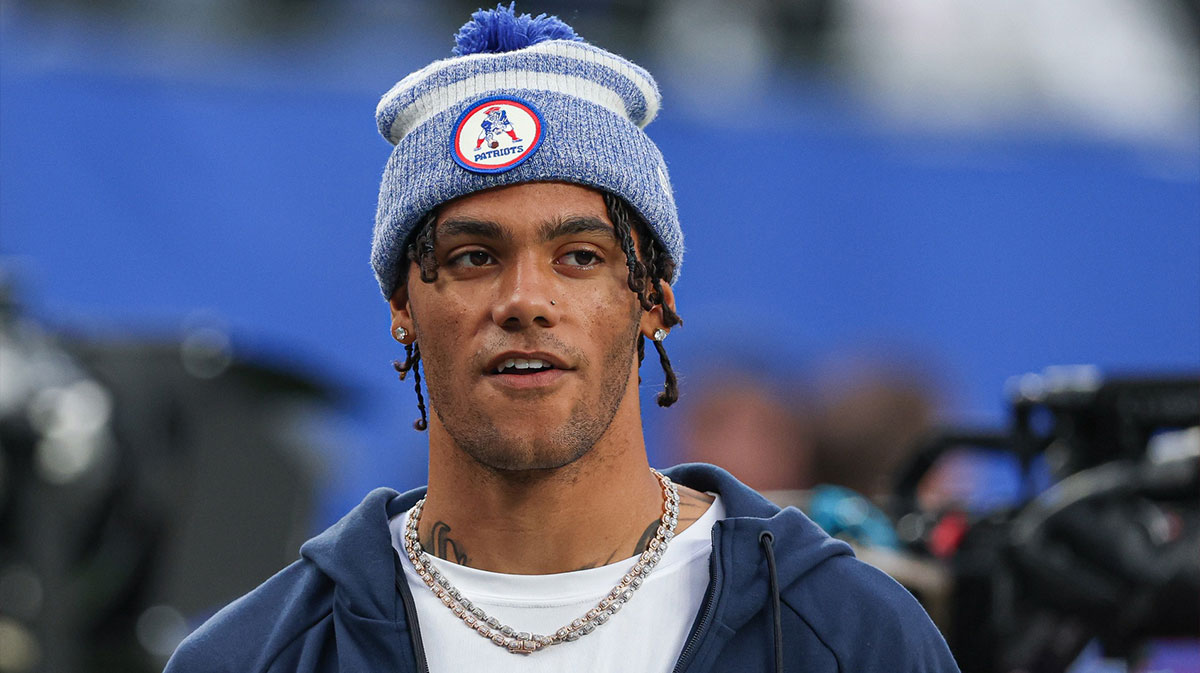New England Patriots cornerback Christian Gonzalez (0) on the field before the preseason game against the New York Giants at MetLife Stadium.
