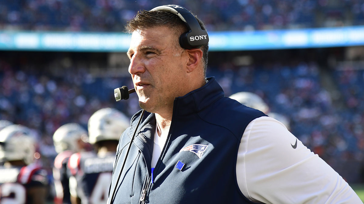 New England Patriots head coach Mike Vrabel during the second half against the Carolina Panthers at Gillette Stadium.