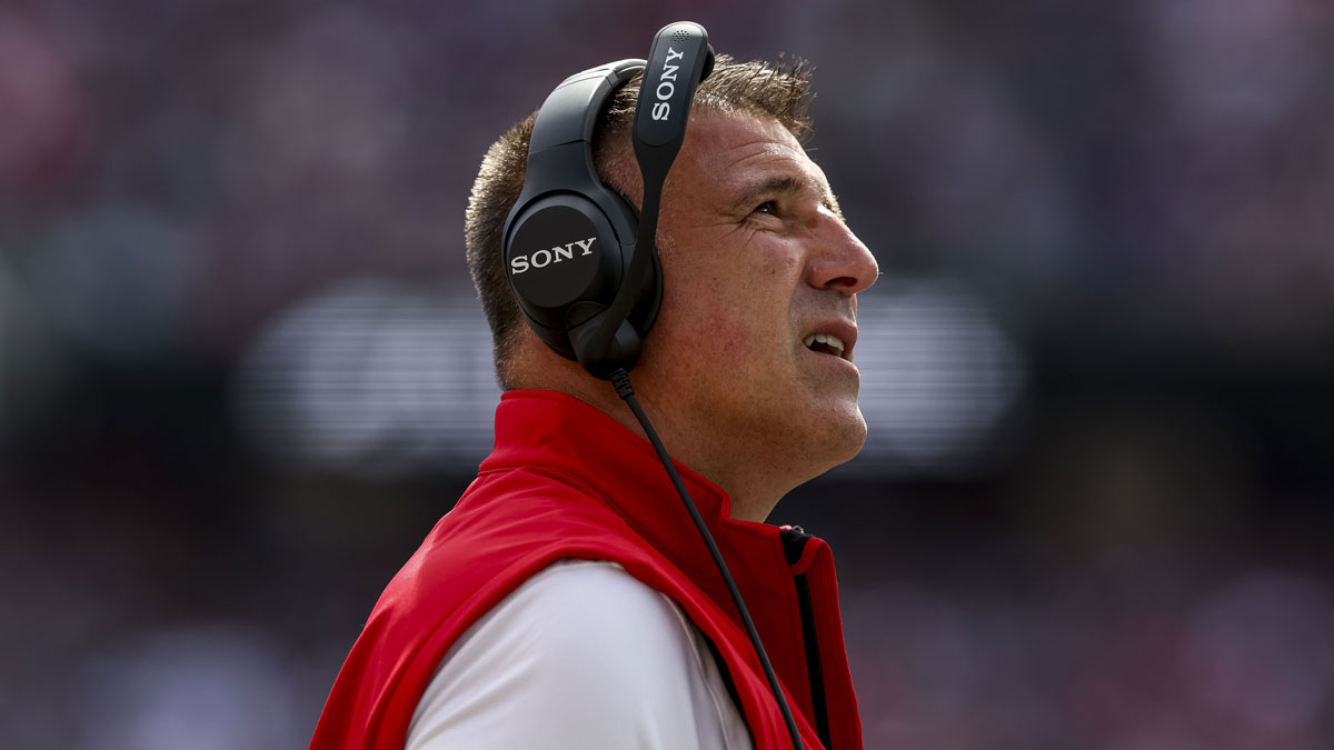 Patriots head coach Mike Vrabel during the first quarter at Gillette Stadium