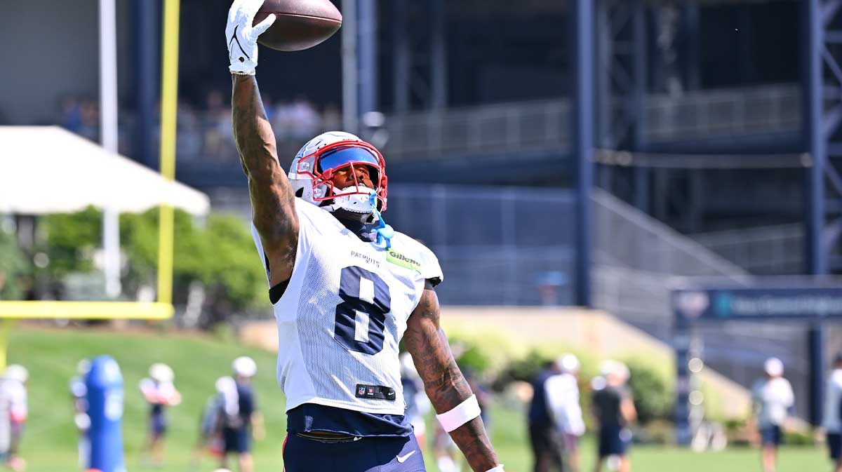 Patriots wide receiver Stefon Diggs (8) makes a one handed catch during training camp at Gillette Stadium