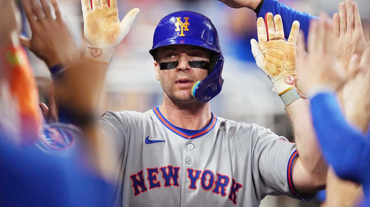 New York Mets first baseman Pete Alonso (20) celebrates his solo home run against the Miami Marlins in the third inning at loanDepot Park.