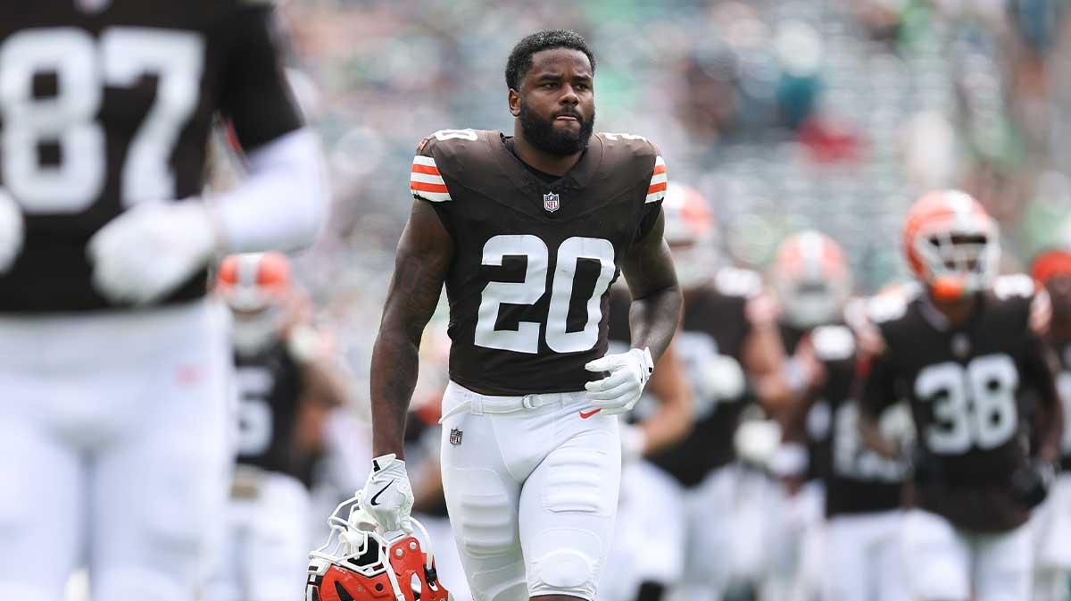 Cleveland Browns running back Pierre Strong Jr. (20) in a game against the Philadelphia Eagles at Lincoln Financial Field.