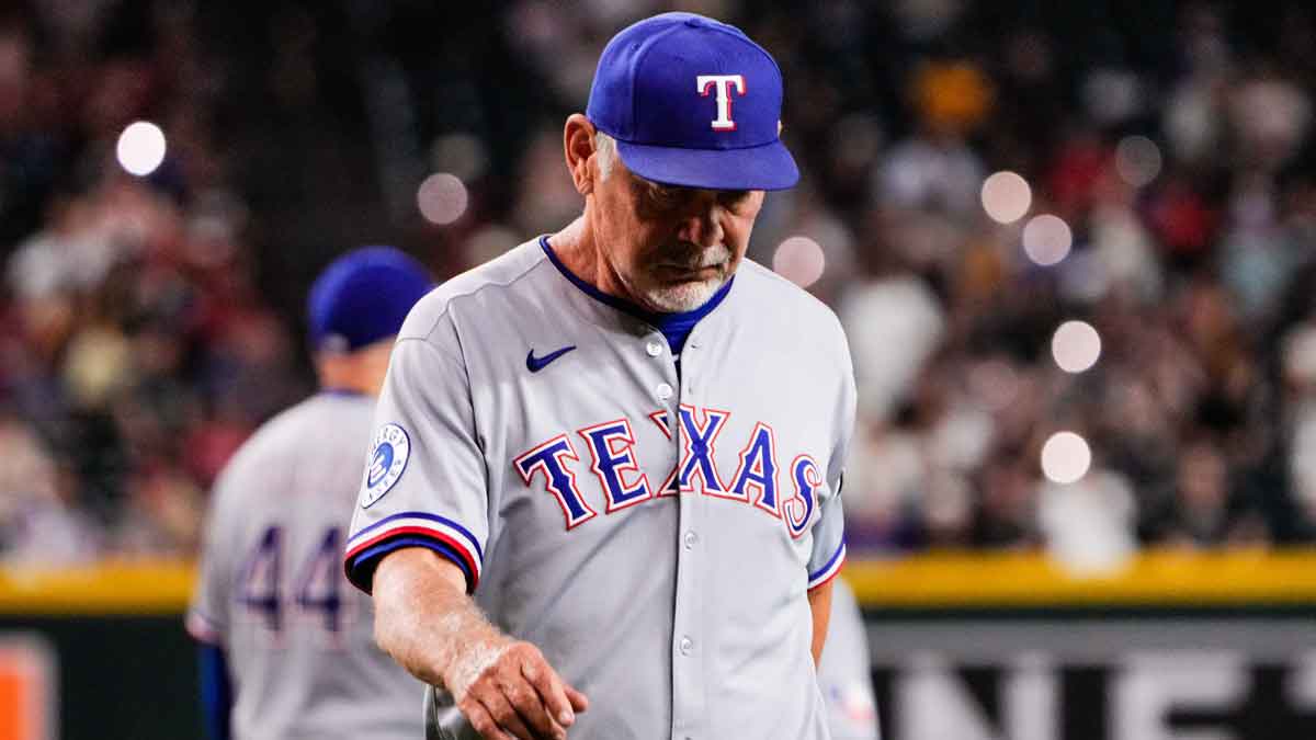 Rangers manager Bruce Bochy (15) walks back