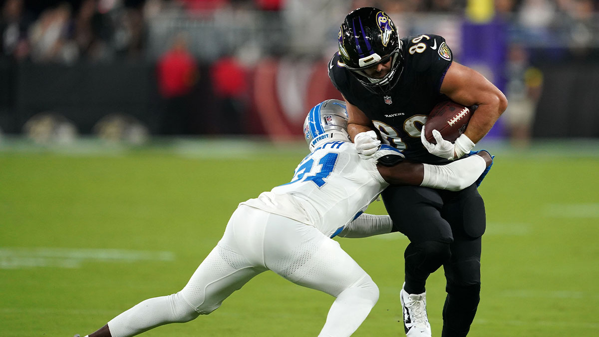 Sep 22, 2025; Baltimore, Maryland, USA; Baltimore Ravens tight end Mark Andrews (89) makes a catch against Detroit Lions safety Kerby Joseph (31) during the first half at M&T Bank Stadium.