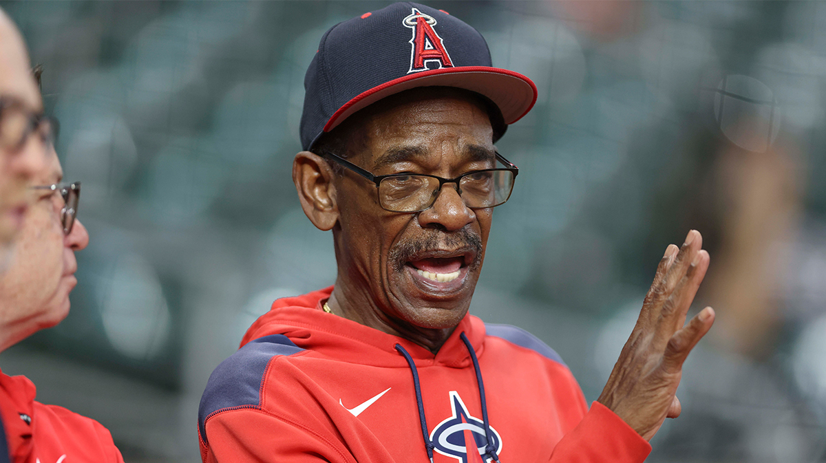 Los Angeles Angels manager Ron Washington (37) talks on the field before the game against the Houston Astros at Daikin Park.