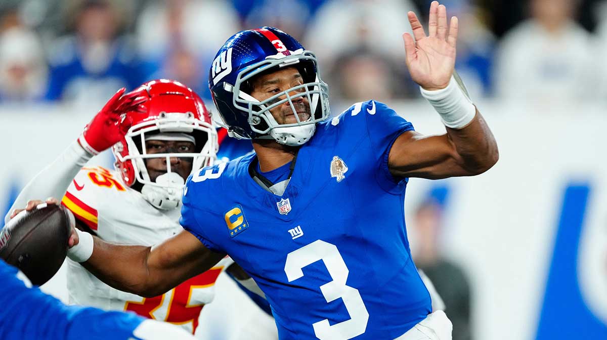 New York Giants quarterback Russell Wilson (3) passes to a teammate before Kansas City Chiefs cornerback Jaylen Watson (35) can get to him,