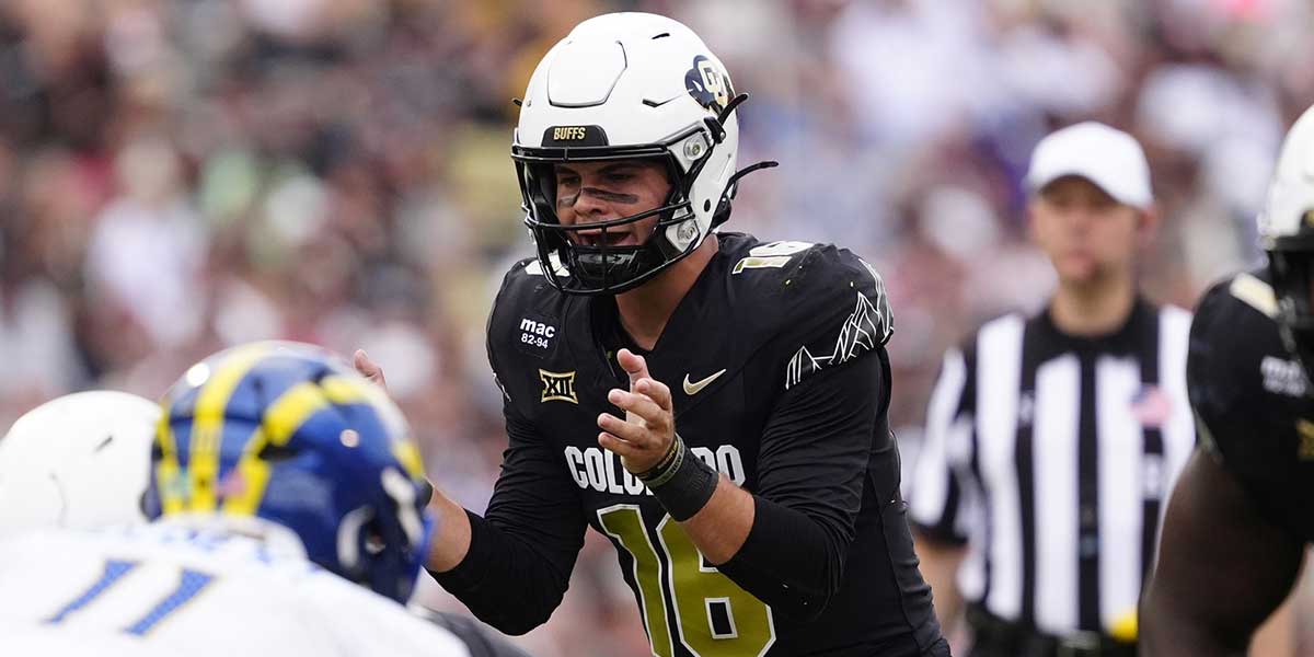 Colorado Buffaloes quarterback Ryan Staub (16) calls for the ball in the second half against the Delaware Fightin Blue Hens at Folsom Field. Mandatory Credit: Ron Chenoy-Imagn Images