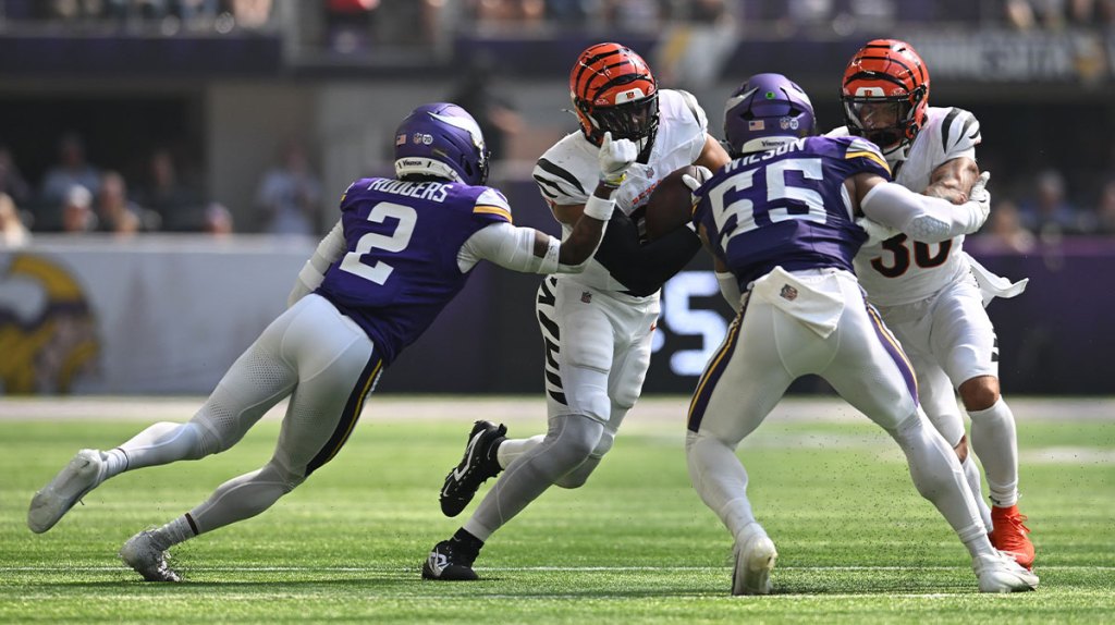 Minnesota Vikings cornerback Isaiah Rodgers (2) prepares to punch the ball out as Cincinnati Bengals tight end Noah Fant (86) runs after the catch during the first half at U.S. Bank Stadium.