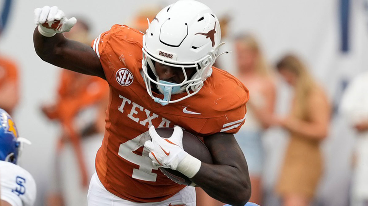 Texas Longhorns running back CJ Baxter (4) runs for yards during the second half against the San Jose State Spartans at Darrell K Royal-Texas Memorial Stadium.
