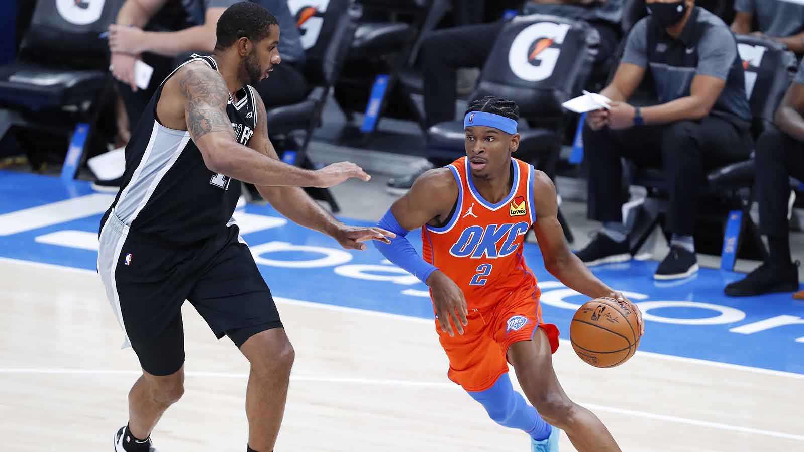 Oklahoma City Thunder guard Shai Gilgeous-Alexander (2) drives to the basket around during the second half at Chesapeake Energy Arena. 