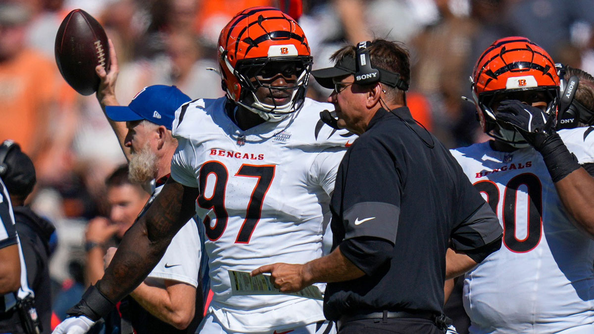 Bengals’ Shemar Stewart helped off field with injury vs. Jaguars