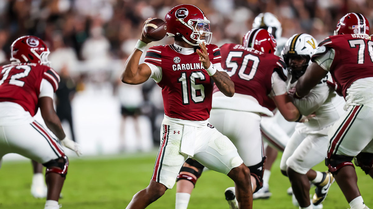 South Carolina Gamecocks quarterback LaNorris Sellers (16) passes on the play he was injured against the Vanderbilt Commodores in the second quarter at Williams-Brice Stadium.