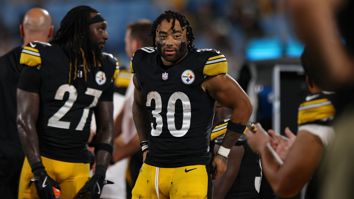 Pittsburgh Steelers running back Jaylen Warren (30) talks to his teammates on the bench during the fourth quarter against the Carolina Panthers at Bank of America Stadium.