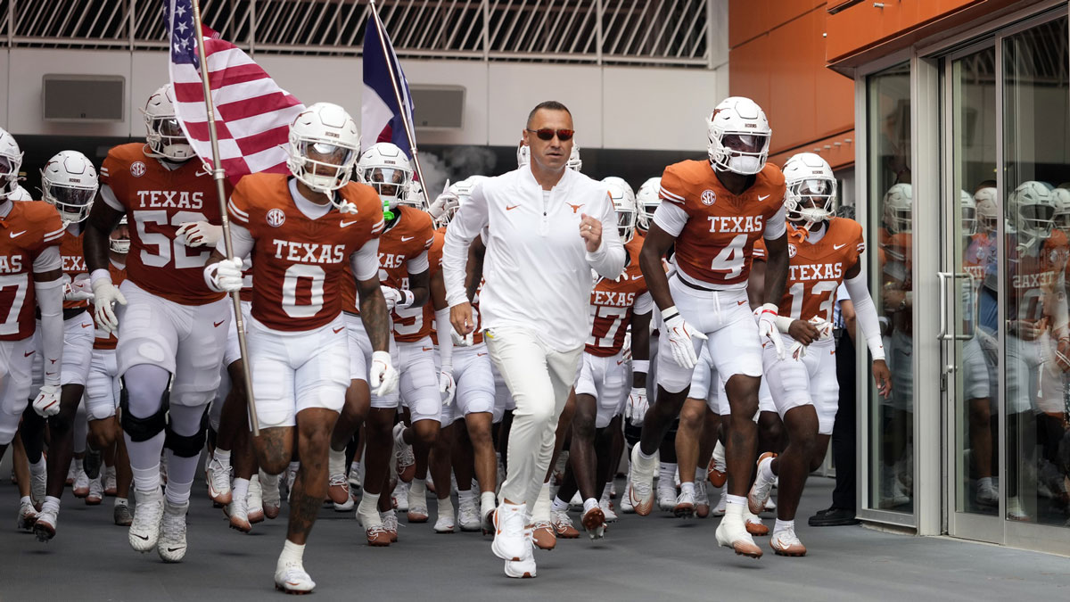 Texas Longhorns head coach Steve Sarkisian leads players on to the field before the game against the San Jose State Spartans at Darrell K Royal-Texas Memorial Stadium.