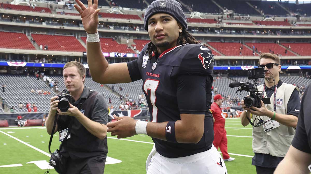Houston Texans quarterback CJ. Stroud (7) jogs off the field after the game against the Tennessee Titans at NRG Stadium.