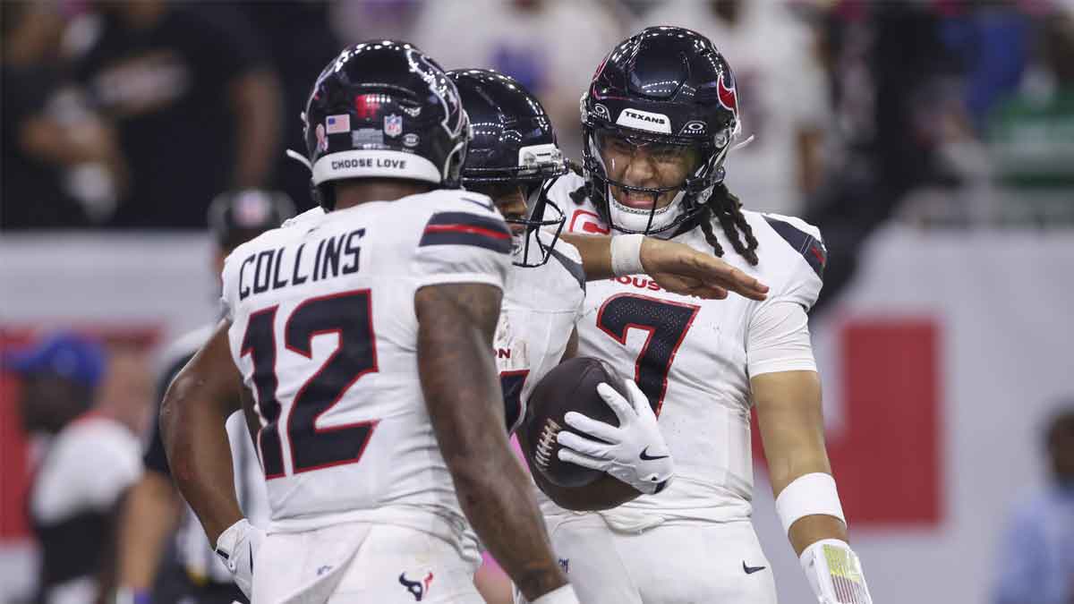 Texans quarterback C.J. Stroud (7) celebrates with running back Nick Chubb (21) after Chubb scores