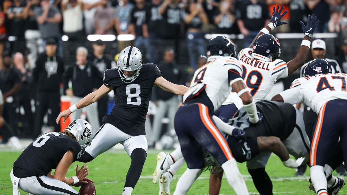Las Vegas Raiders kicker Daniel Carlson (8) attempts a field goal kick during the second half against the Chicago Bears at Allegiant Stadium.