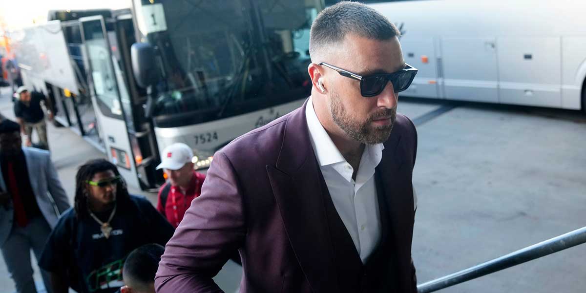 Kansas City Chiefs tight end Travis Kelce (87) arrives at MetLife Stadium, Sunday, September 21, 2025.