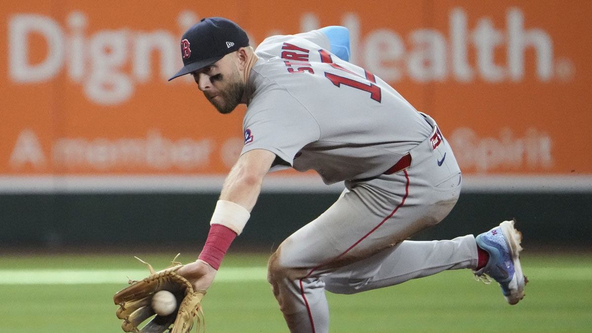Boston Red Sox shortstop Trevor Story (10) fields a ground ball against the Arizona Diamondbacks 