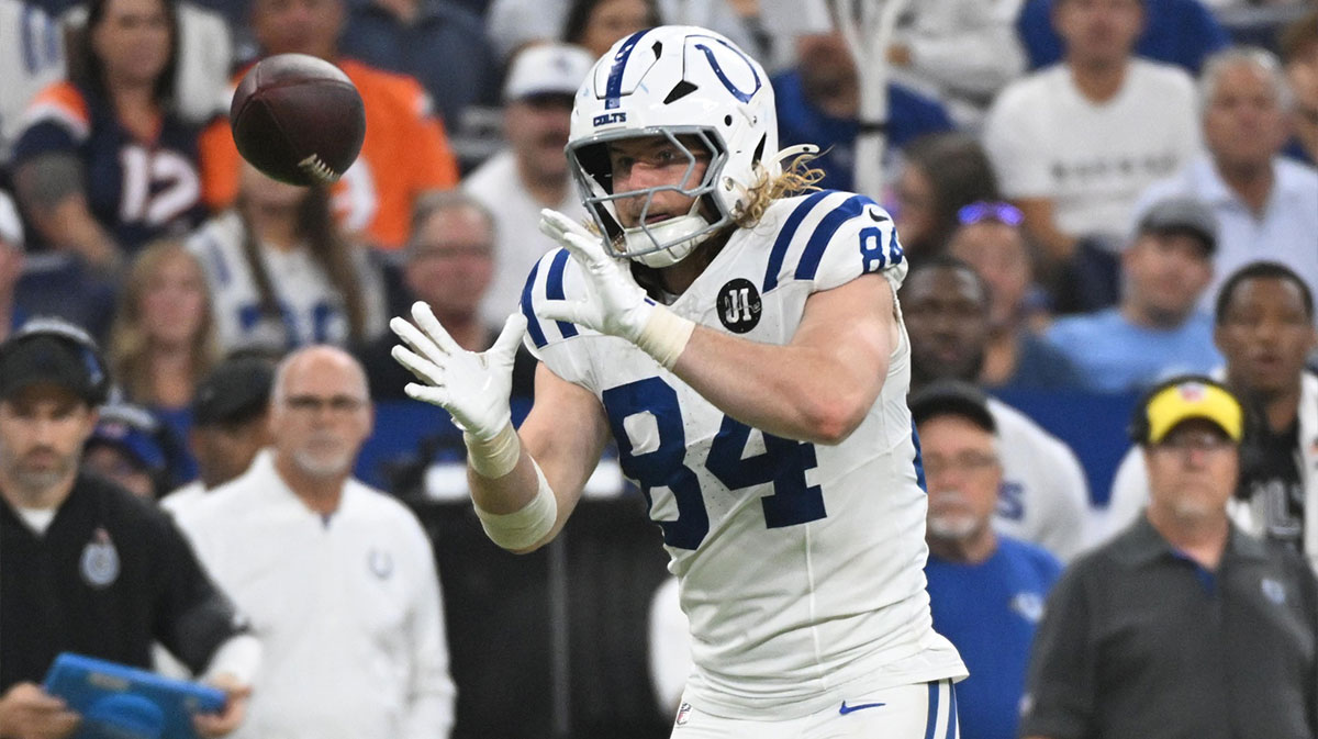 Indianapolis Colts tight end Tyler Warren (84) makes a catch during the fourth quarter against the Denver Broncos at Lucas Oil Stadium.
