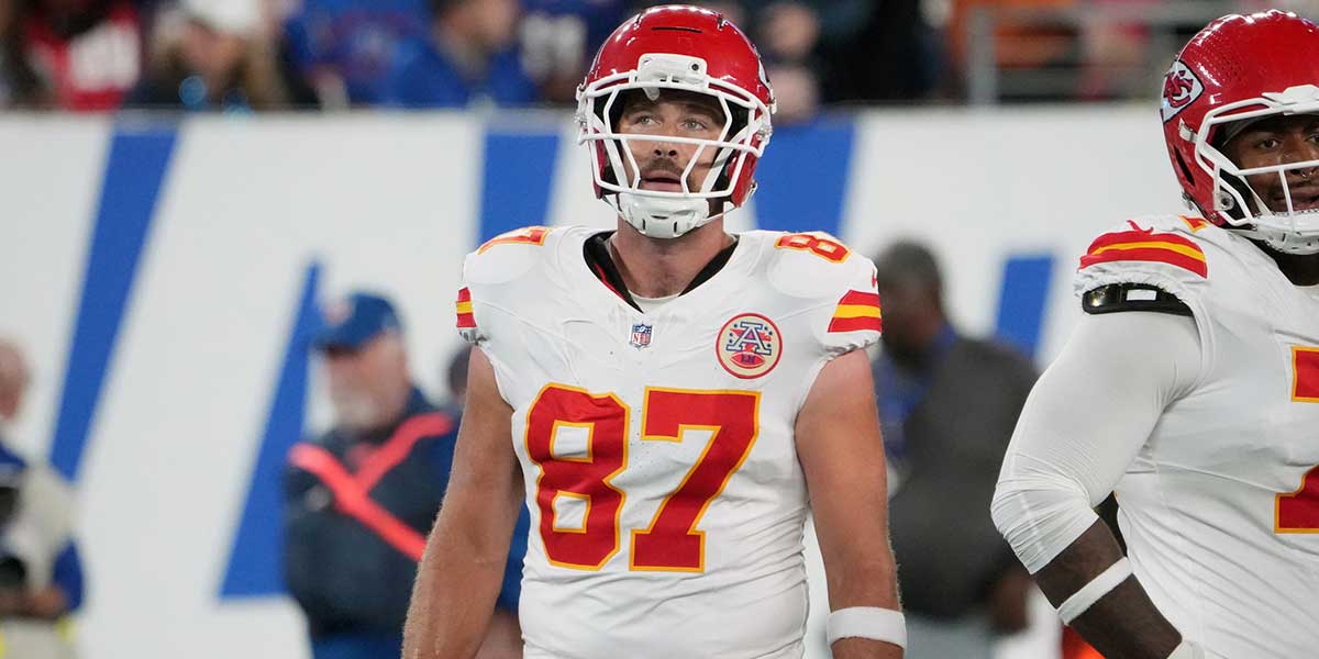 Kansas City Chiefs tight end Travis Kelce (87) looks on in the first quarter against the New York Giants at MetLife Stadium. Mandatory Credit: Robert Deutsch-Imagn Images
