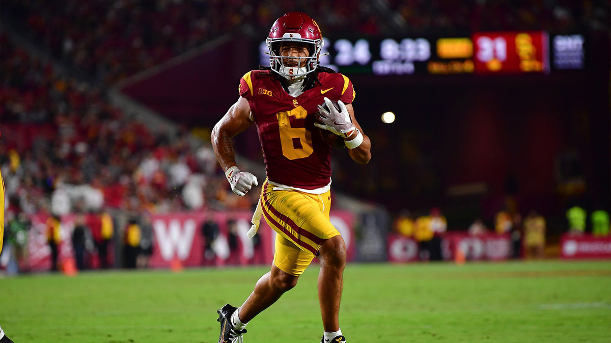 USC Trojans wide receiver Makai Lemon (6) runs for a touchdown against the Michigan State Spartans during the second half at the Los Angeles Memorial Coliseum.