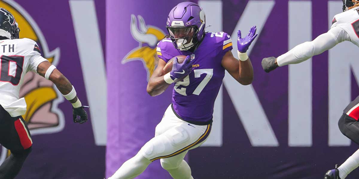 Minnesota Vikings running back Jordan Mason (27) runs with the ball against the Houston Texans in the first quarter at U.S. Bank Stadium