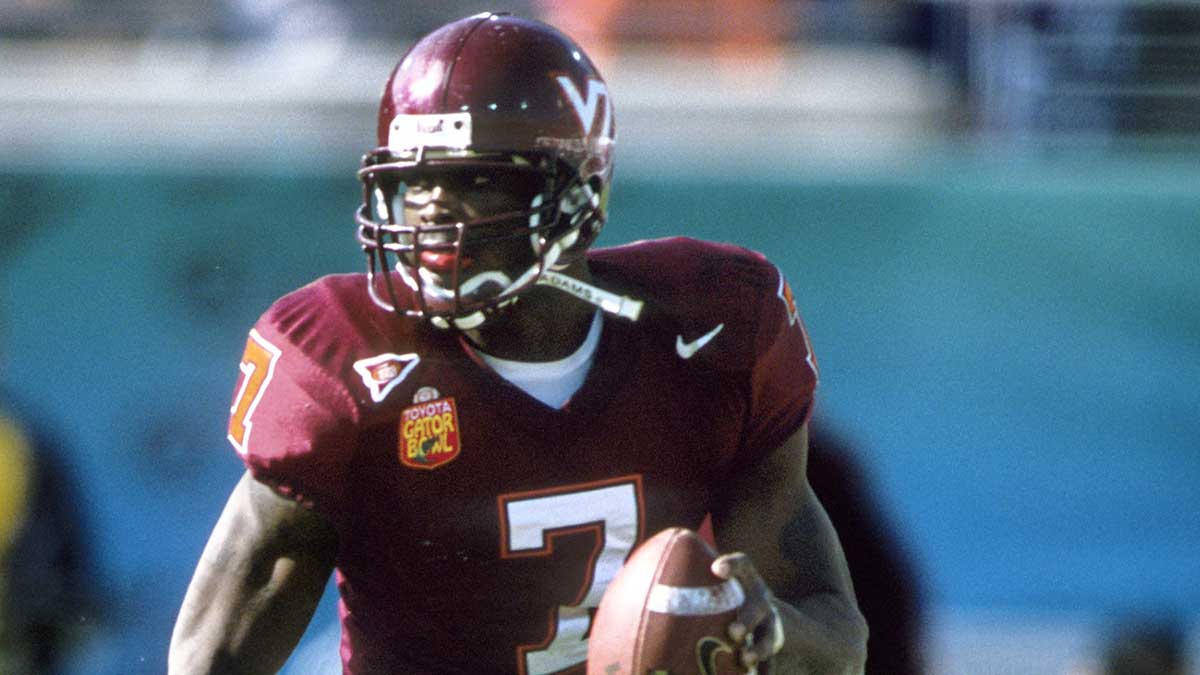 Virginia Tech Hokies quarterback Michael Vick (7) in action against the Clemson Tigers during the 2001 Gator Bowl at Alltel Stadium.