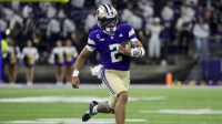 Washington Huskies quarterback Demond Williams Jr. (2) rushes against the UC Davis Aggies during the first quarter at Husky Stadium.
