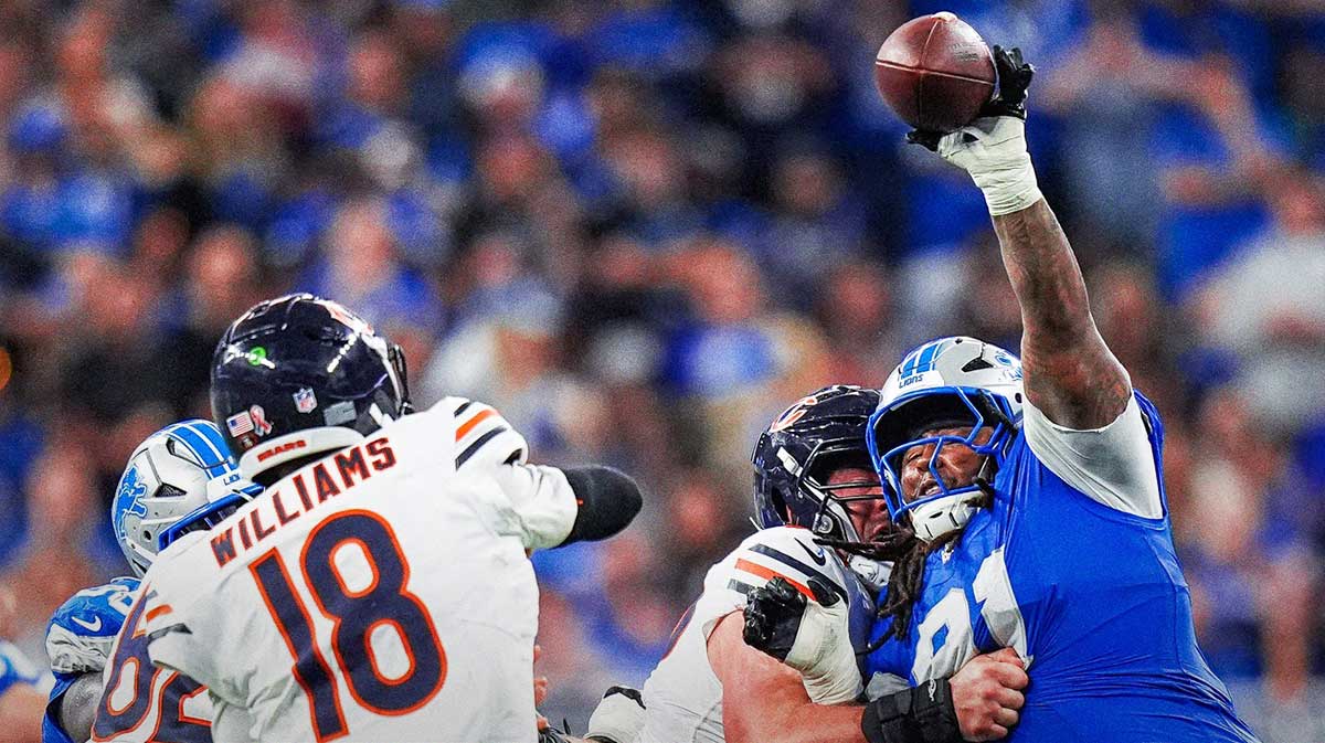 Detroit Lions defensive tackle Tyleik Williams (91) blocks a pass from Chicago Bears quarterback Caleb Williams (18) during the second half at Ford Field in Detroit on Sunday, Sept. 14, 2025.