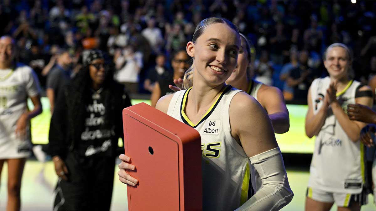 Wings guard Paige Bueckers (5) smiles