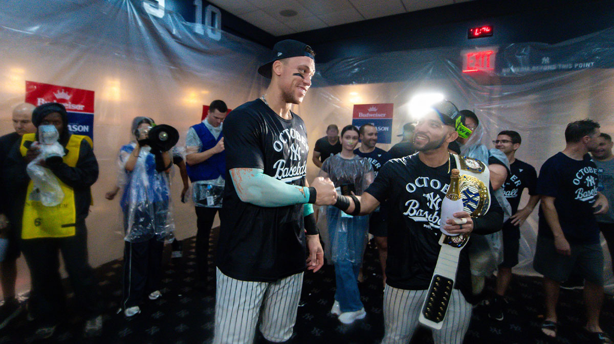 Yankees outfielder Aaron Judge (99) celebrates with teammates