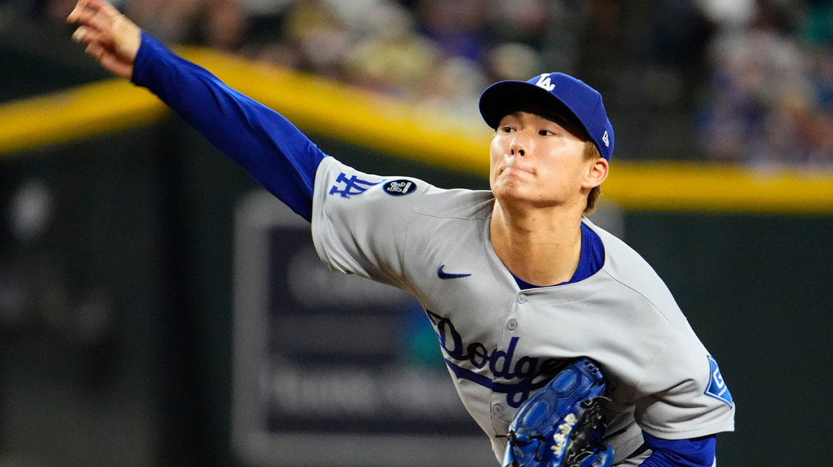 Los Angeles Dodgers pitcher Yoshinobu Yamamoto (18) throws to the Arizona Diamondbacks in the first inning during the season home finale at Chase Field in Phoenix on Sept. 25, 2025.