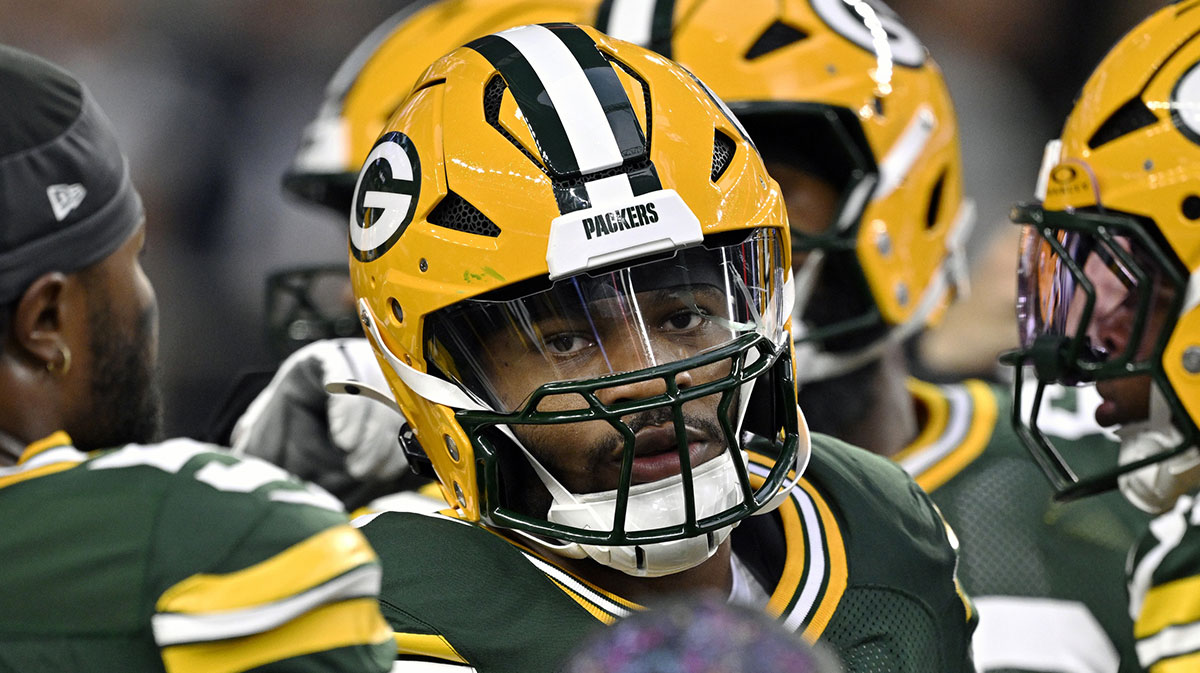 Green Bay Packers defensive end Micah Parsons (1) warms up before the game against the Dallas Cowboys at AT&T Stadium.