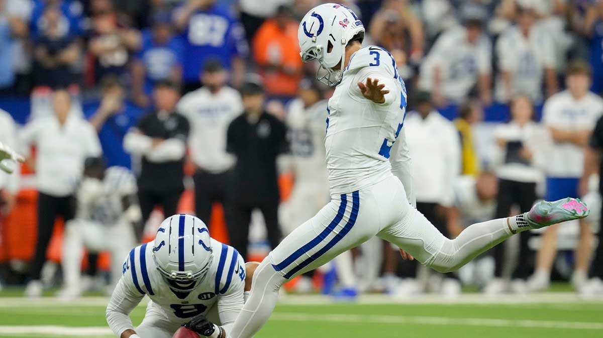 Indianapolis Colts place kicker Spencer Shrader (3) kicks a field goal to win the game