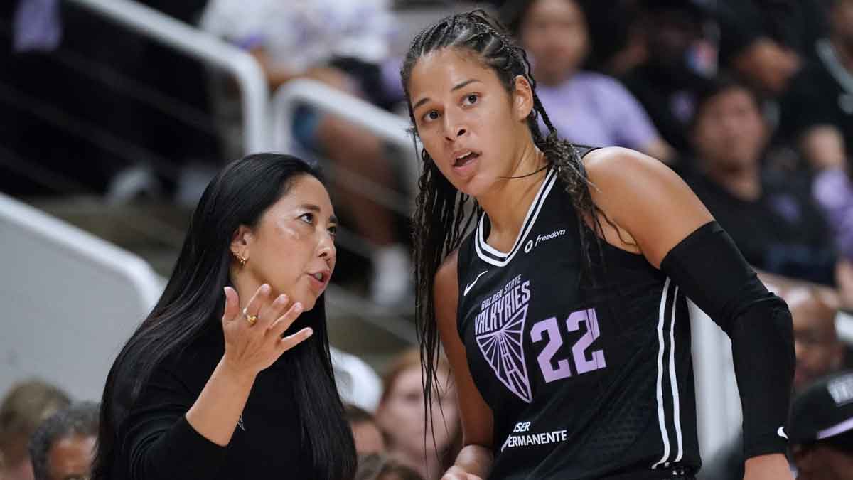 Golden State Valkyries head coach Natalie Nakase talks with guard Veronica Burton (22) in the fourth quarter against the Minnesota Lynx in game two of round one for the 2025 WNBA Playoffs at SAP Center.