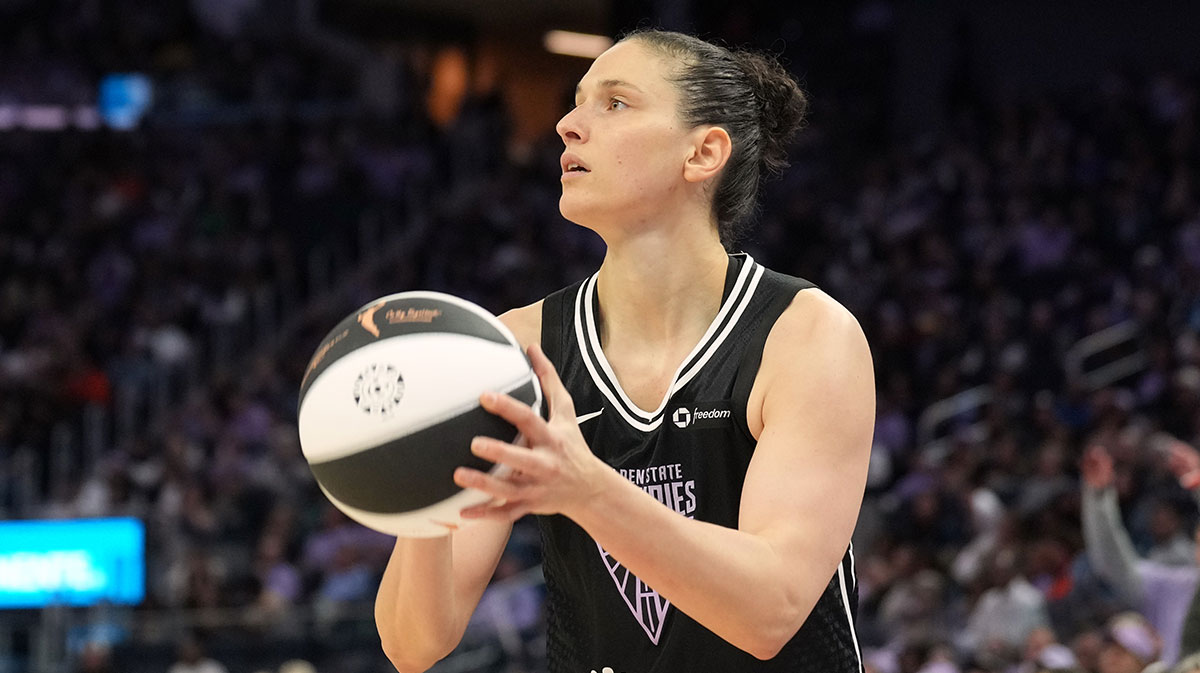 Golden State Valkyries forward Cecilia Zandalasini (24) shoots against the Minnesota Lynx during the third quarter at Chase Center.