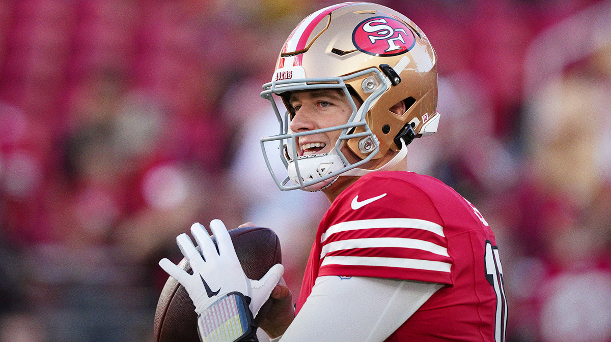 San Francisco 49ers quarterback Mac Jones (10) warms up prior to the game against the Atlanta Falcons at Levi's Stadium.