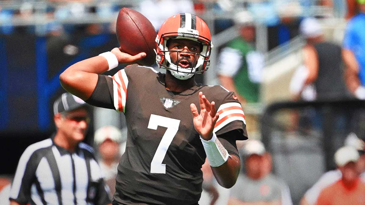 Cleveland Browns quarterback Jacoby Brissett (7) throws a touchdown pass in the second quarter at Bank of America Stadium.